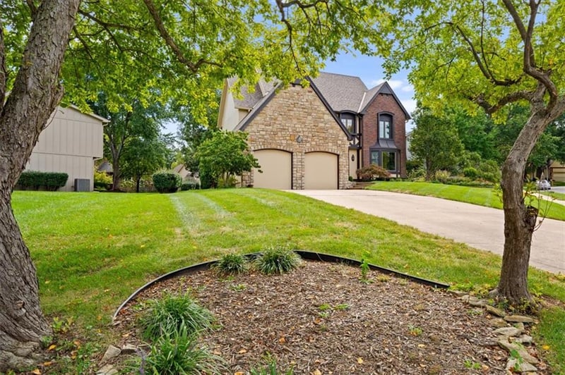 11754 Gillette St, Overland Park, KS 66210