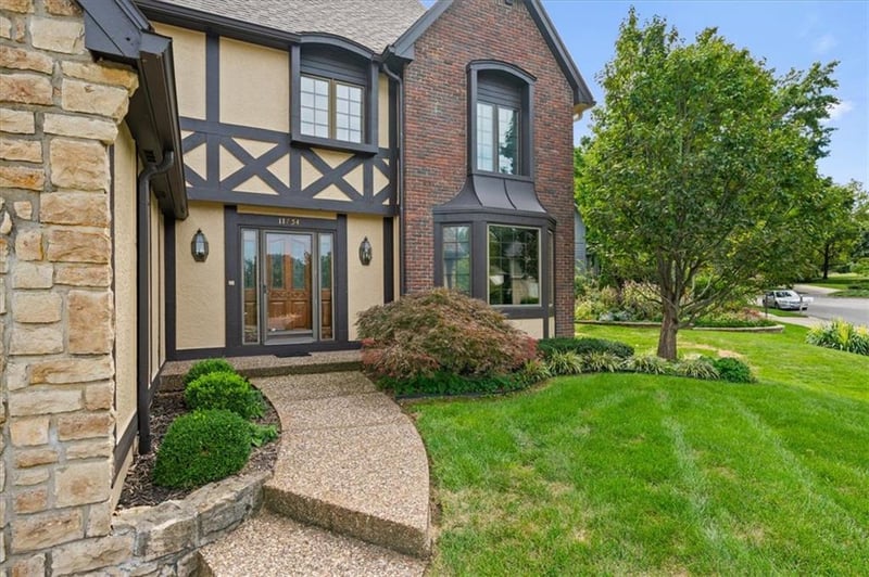11754 Gillette St, Overland Park, KS 66210