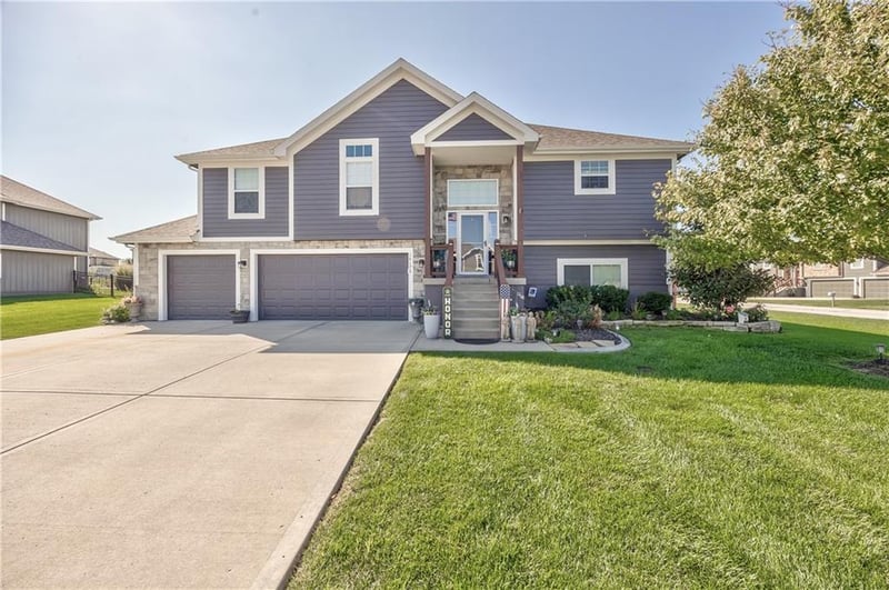 14173 Ashbury Ct, Basehor, KS 66007