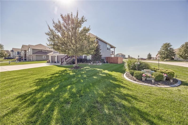 14173 Ashbury Ct, Basehor, KS 66007