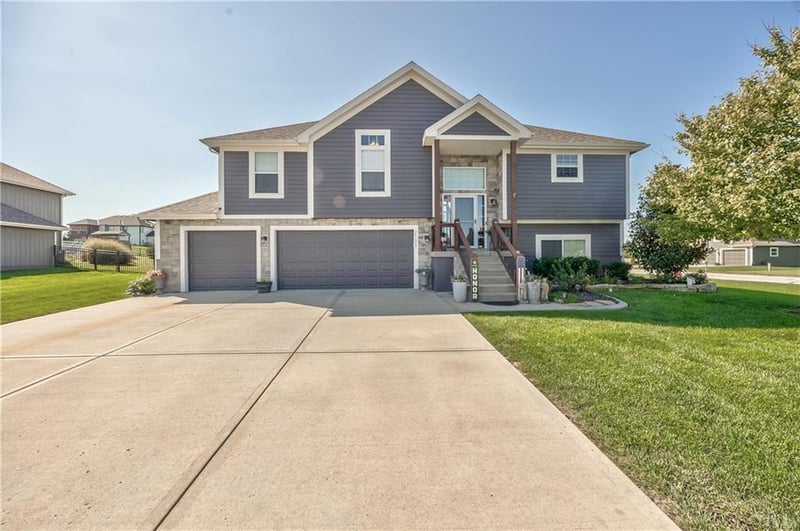 14173 Ashbury Ct, Basehor, KS 66007