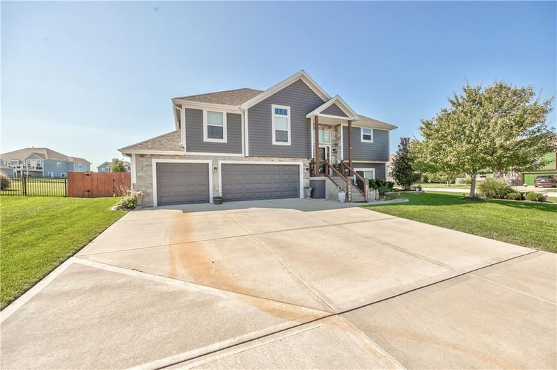 14173 Ashbury Ct, Basehor, KS 66007