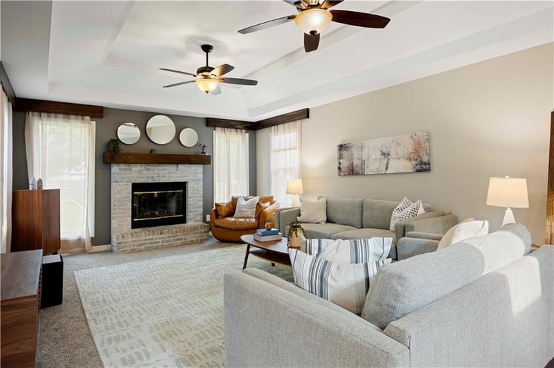 608 SE Pendleton Dr, Lee's Summit, MO 64063