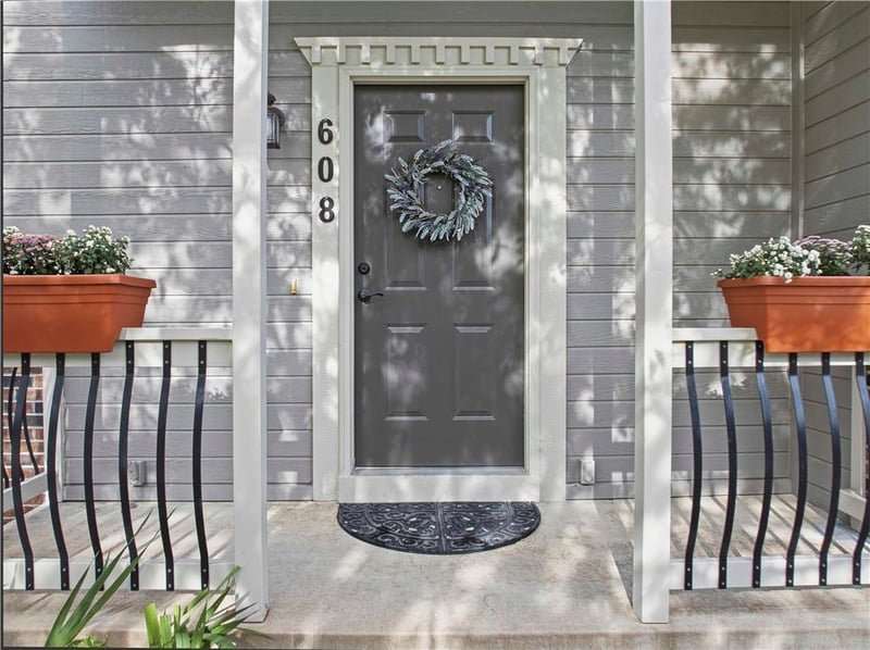 608 SE Pendleton Dr, Lee's Summit, MO 64063