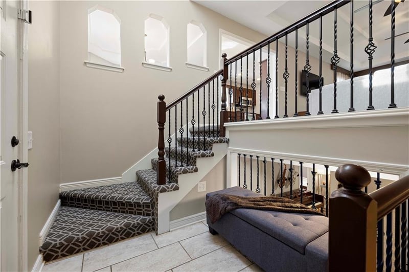 608 SE Pendleton Dr, Lee's Summit, MO 64063
