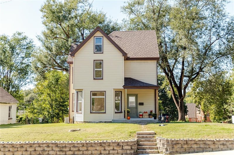 525 N 7th St, Atchison, KS 66002