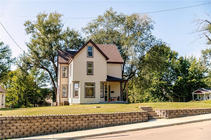525 N 7th St, Atchison, KS 66002