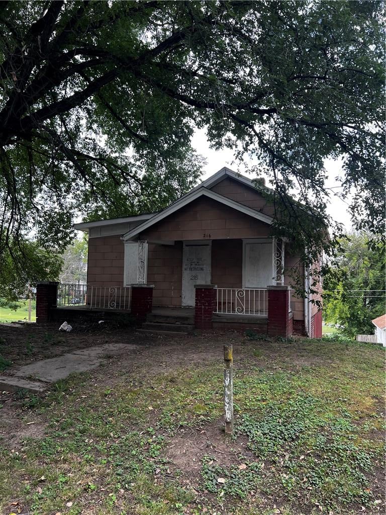 212 S 15th St, St Joseph, MO 64501