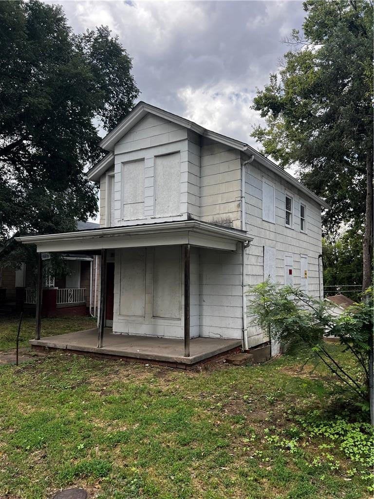 212 S 15th St, St Joseph, MO 64501