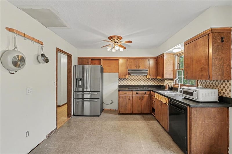 16408 E 40th St, Independence, MO 64055