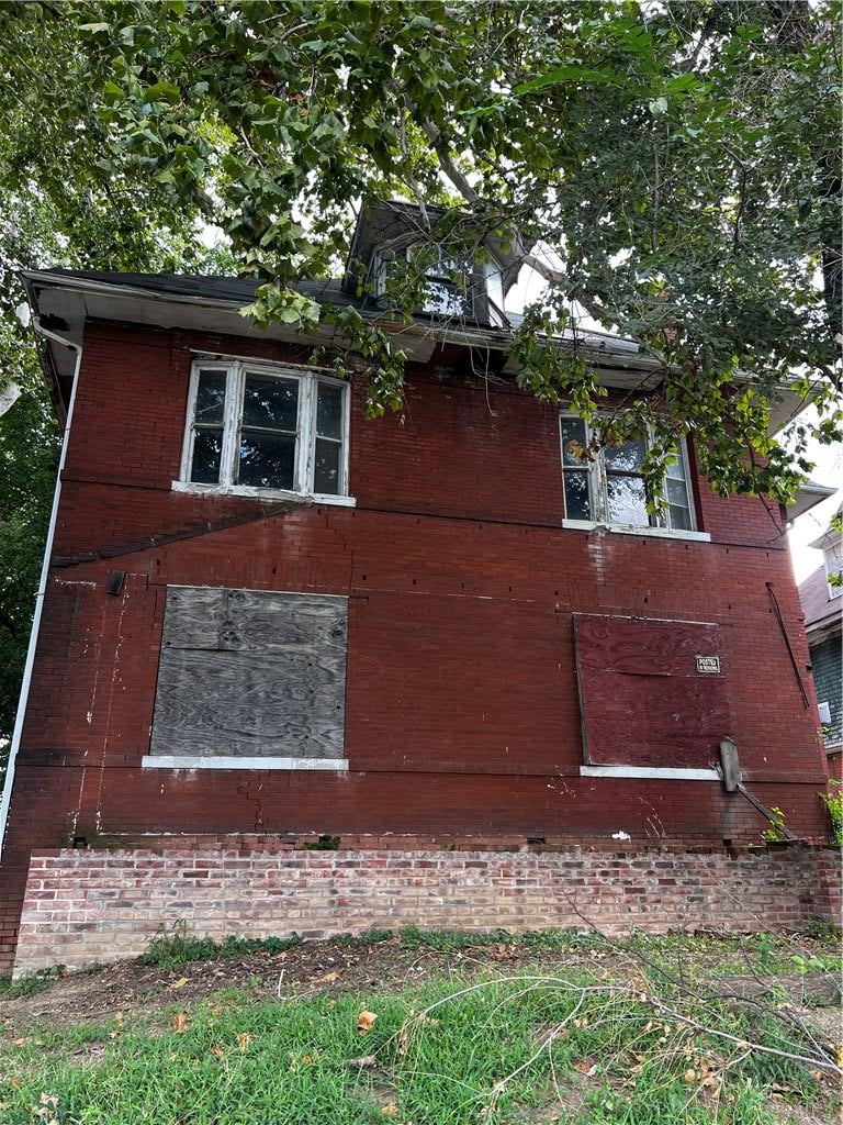 203 S 15th St, St Joseph, MO 64051