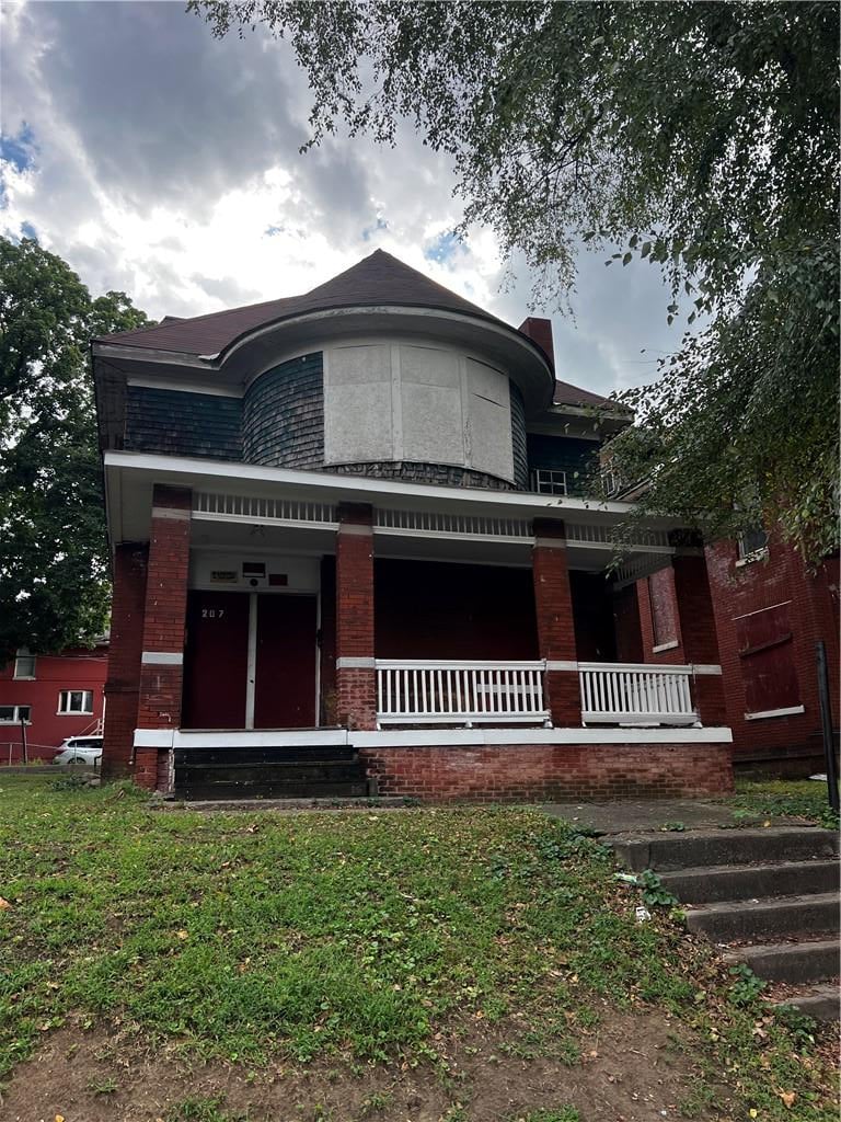 203 S 15th St, St Joseph, MO 64051