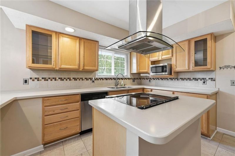 5528 NW Verlin Dr, Kansas City, MO 64152