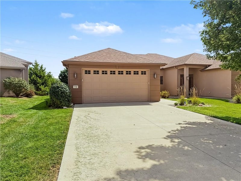 716 Coving Ct, Lawrence, KS 66049