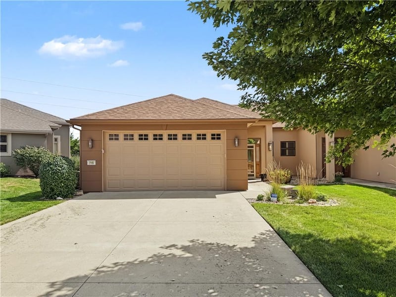 716 Coving Ct, Lawrence, KS 66049