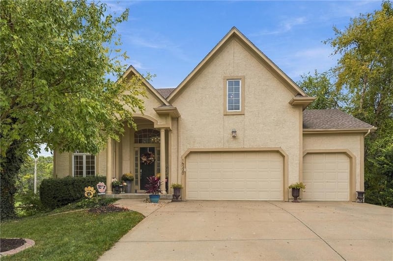 16220 Birch St, Overland Park, KS 66085