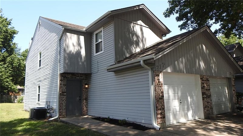 217 Cedar Ct, Blue Springs, MO 64015