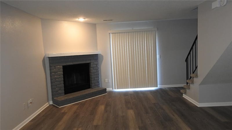 217 Cedar Ct, Blue Springs, MO 64015