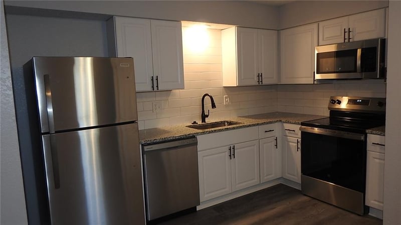 217 Cedar Ct, Blue Springs, MO 64015