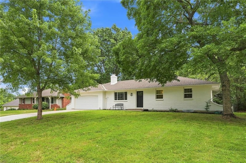 5913 Noland Rd, Shawnee, KS 66216