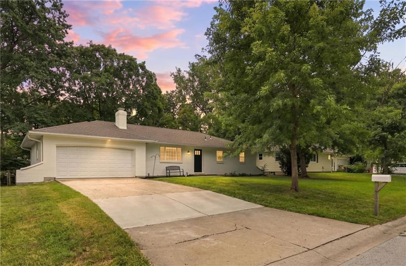 5913 Noland Rd, Shawnee, KS 66216