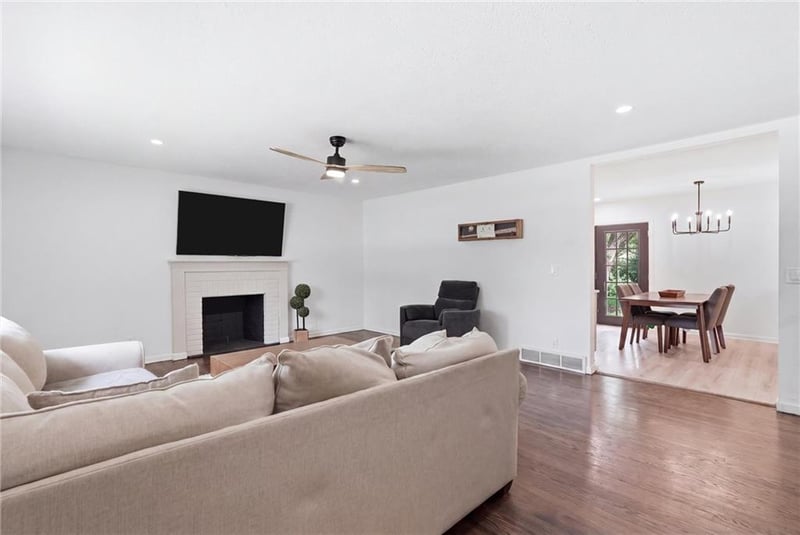 5913 Noland Rd, Shawnee, KS 66216