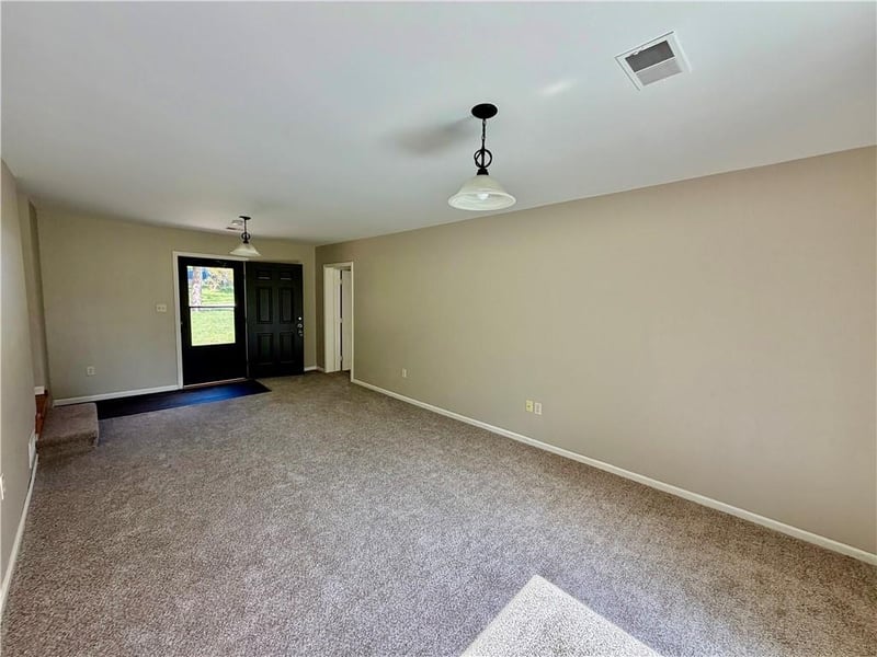 7727 E 55th St, Kansas City, MO 64129