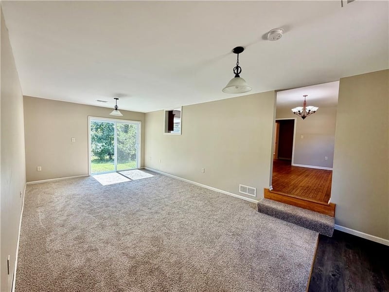 7727 E 55th St, Kansas City, MO 64129