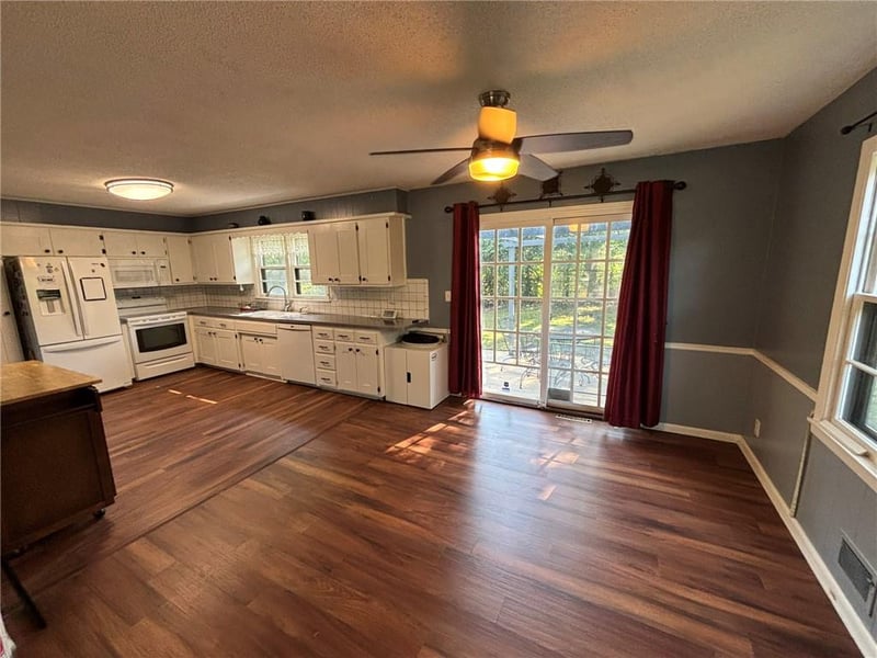 8823 E 57th St E, Raytown, MO 64133