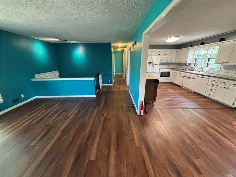 8823 E 57th St E, Raytown, MO 64133