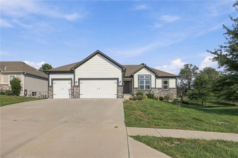 2209 Greenfield Ct, Kearney, MO 64060