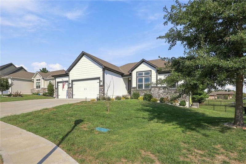 2209 Greenfield Ct, Kearney, MO 64060