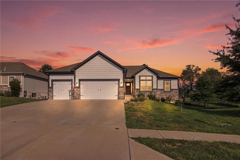 2209 Greenfield Ct, Kearney, MO 64060