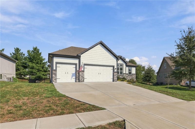 2209 Greenfield Ct, Kearney, MO 64060