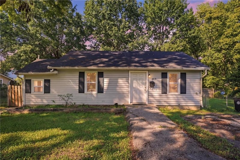 815 Pine St, Pleasant Hill, MO 64080