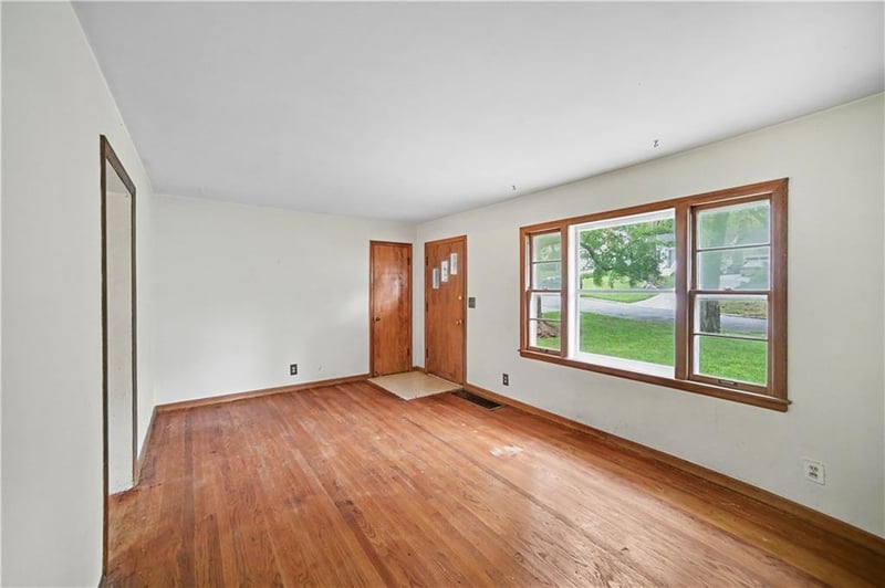 5733 Dearborn St, Mission, KS 66202