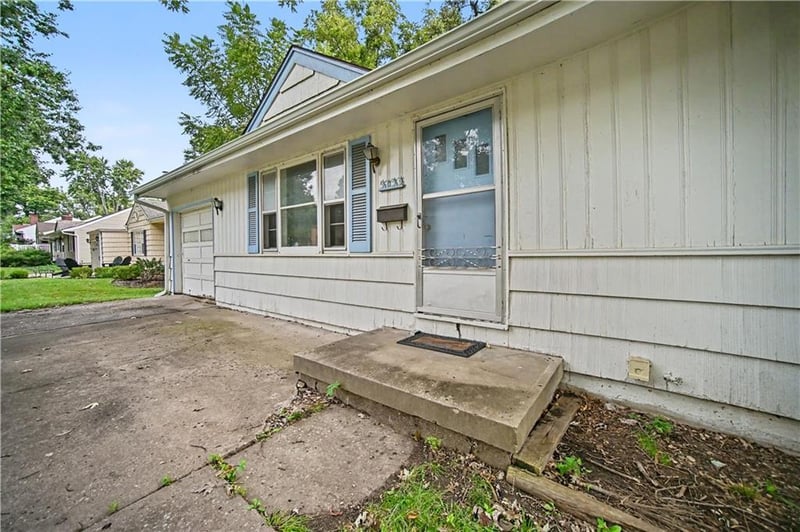 5733 Dearborn St, Mission, KS 66202
