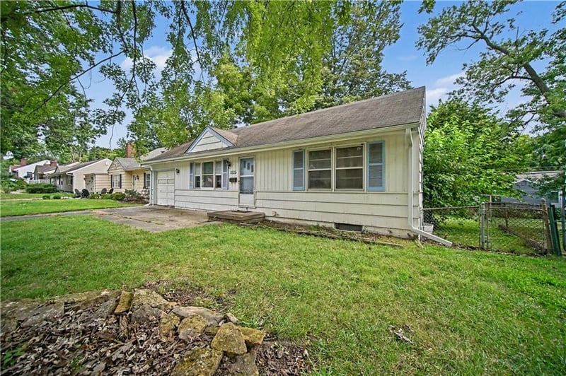 5733 Dearborn St, Mission, KS 66202