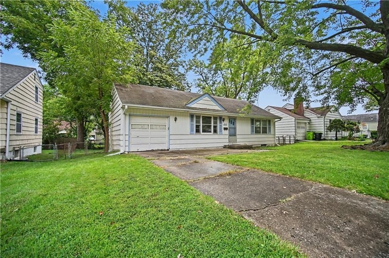 5733 Dearborn St, Mission, KS 66202