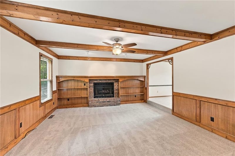 8325 Twilight Ln, Lenexa, KS 66219