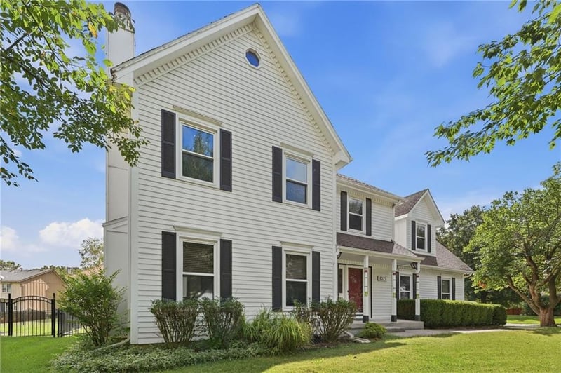 8325 Twilight Ln, Lenexa, KS 66219