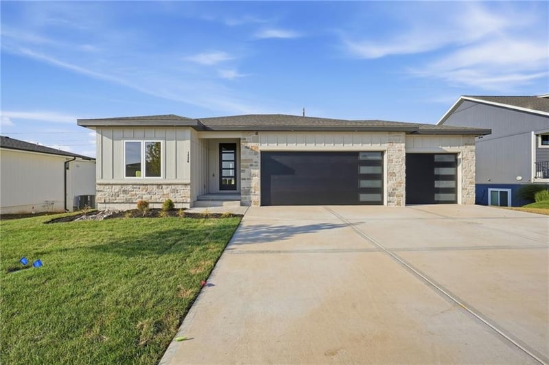 1226 Larkspur Pl, Raymore, MO 64083