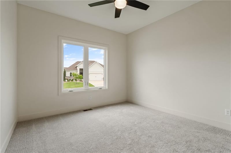 1226 Larkspur Pl, Raymore, MO 64083