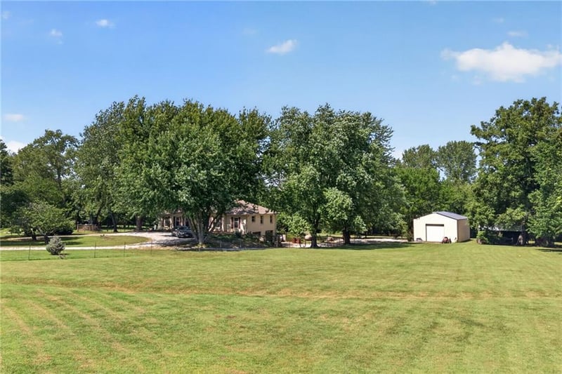 8004 E 233rd St, Peculiar, MO 64078