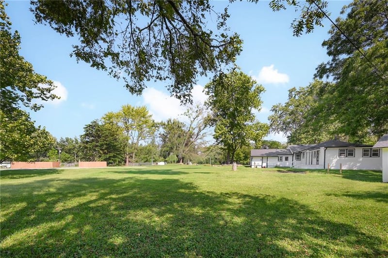 412 NW Donovan Rd, Lee's Summit, MO 64063
