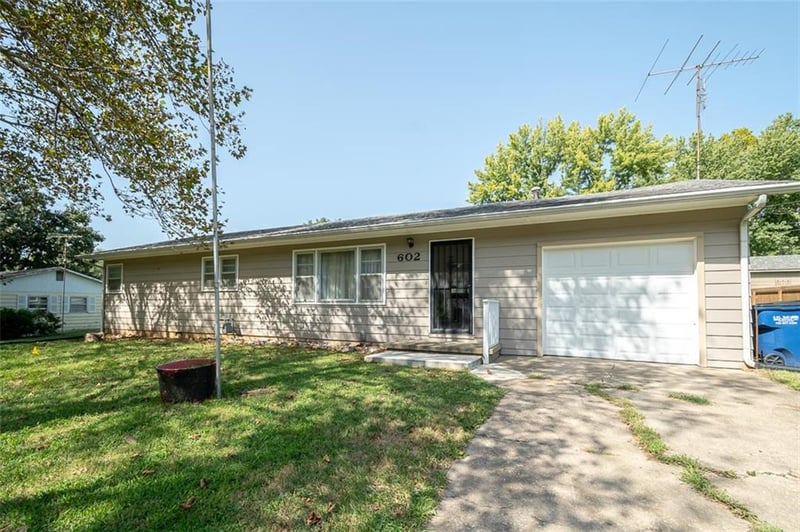 602 Warren St, Oskaloosa, KS 66066