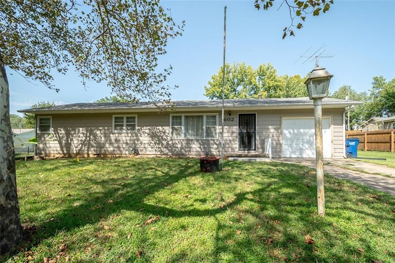 602 Warren St, Oskaloosa, KS 66066