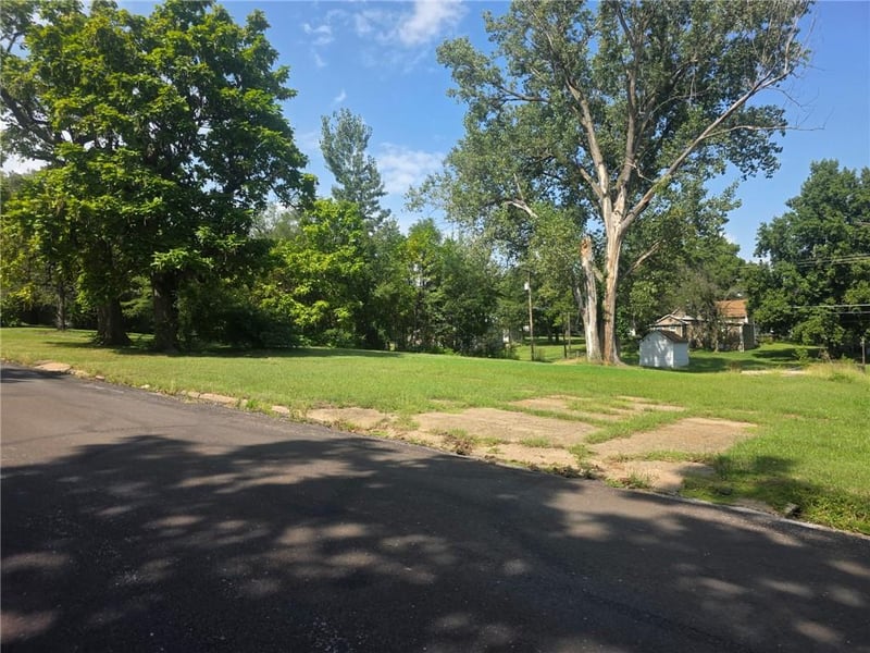 314 E 8th St, Horton, KS 66439