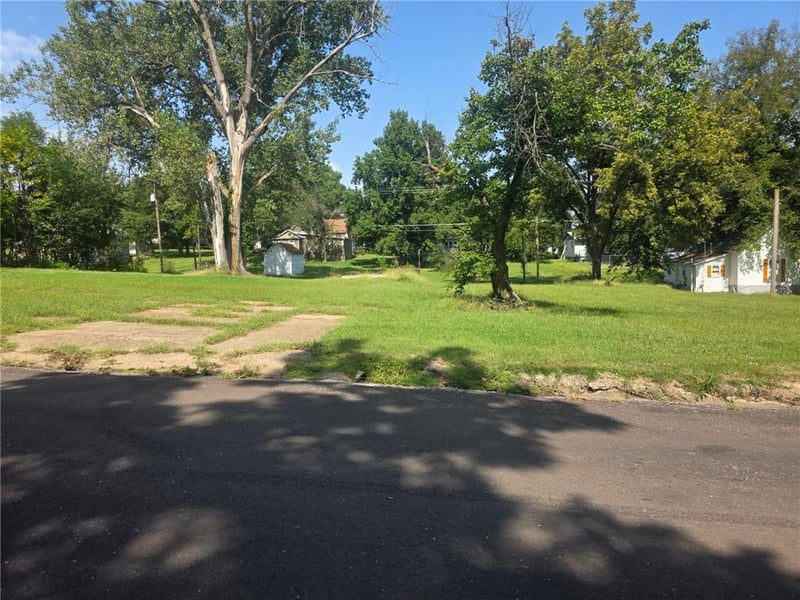 314 E 8th St, Horton, KS 66439