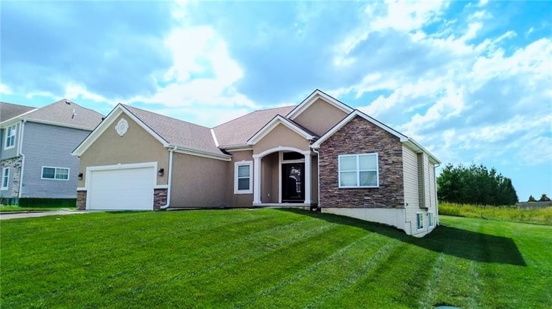 13944 Indian Ridge Rd, St Joseph, MO 64505